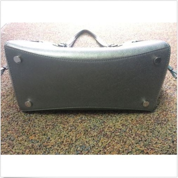 MICHAEL KORS VOYAGER EAST WEST TOTE + WALLET - Picture 2 of 8